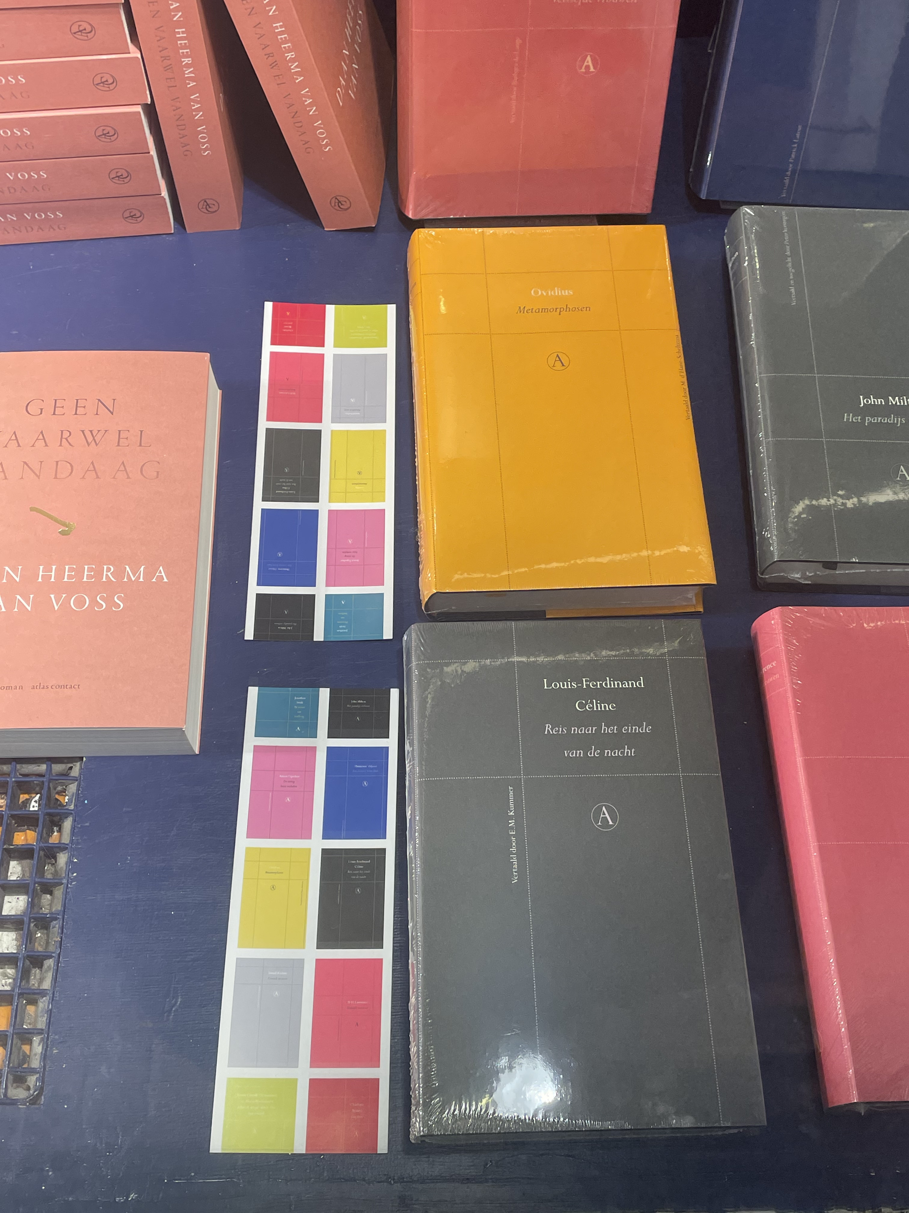 Flat lay of Perpetua-actie book covers and bookmarks.